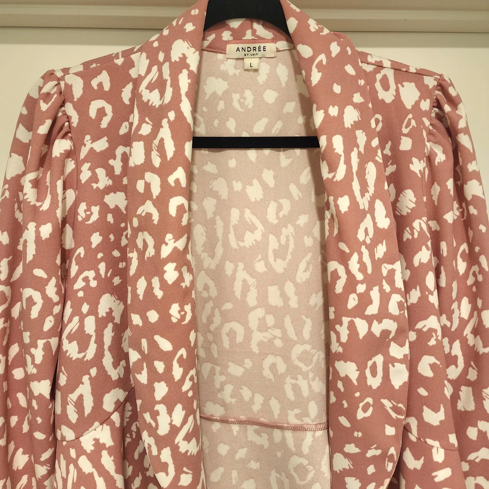 Andree Blush Leopard Print Blazer - Picture 3 of 3